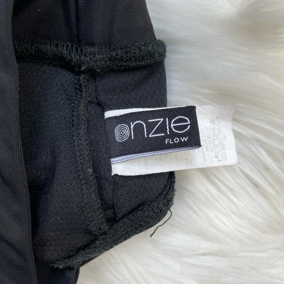 Onzie Flow Warrior sports bra in black - Picture 9 of 10